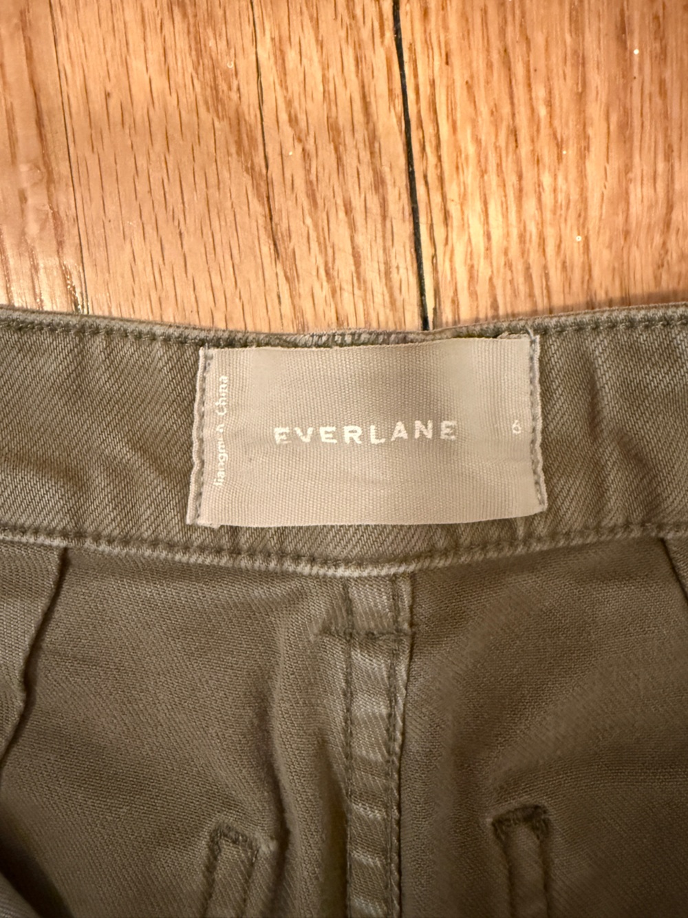 Everlane Women’s Olive Green Straight-Leg Cropped Pants - Picture 2 of 2